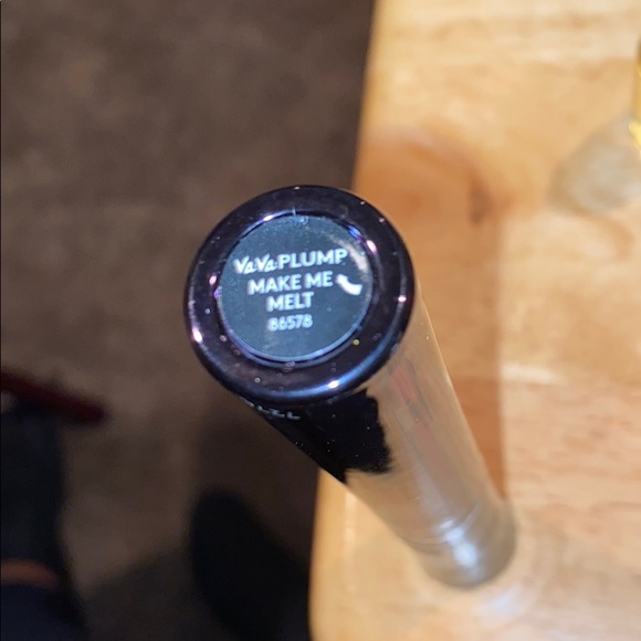 VA-VA-PLUMP™ SHINY LIQUID LIPSTICK Make Me Melt - Picture 1 of 3